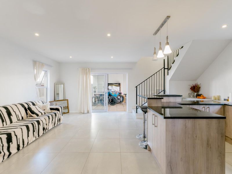 Three Bedroom House For Sale in Paarl South - Photo 7