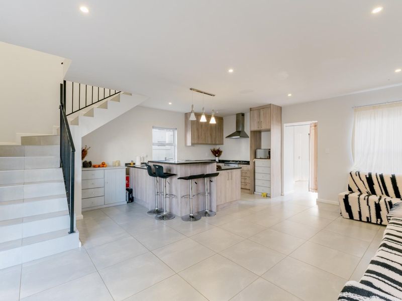 Three Bedroom House For Sale in Paarl South - Photo 4
