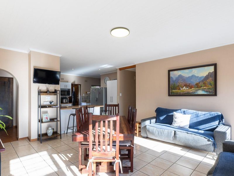 4 bedrooms - Eden George - location location location!!! Neat as a pin!! - Photo 8