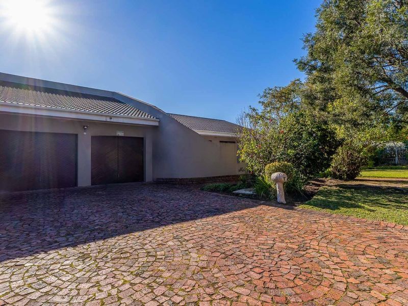 4 bedrooms - Eden George - location location location!!! Neat as a pin!! - Photo 3