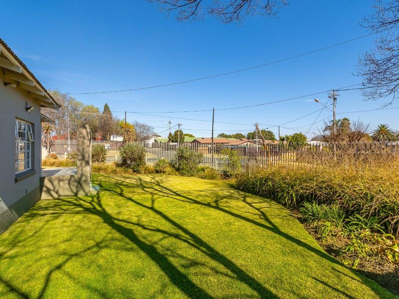 Prime Location! Endless Potential! - Photo 6