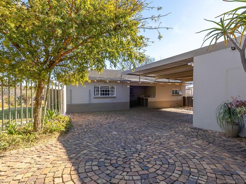 Prime Location! Endless Potential! - Photo 3