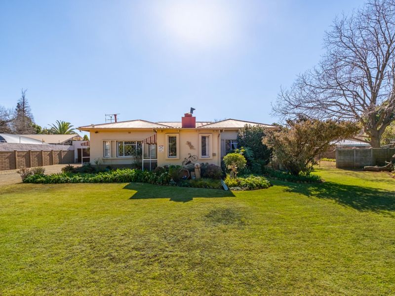 House Under Offer in Kenmare Krugersdorp - Photo 1