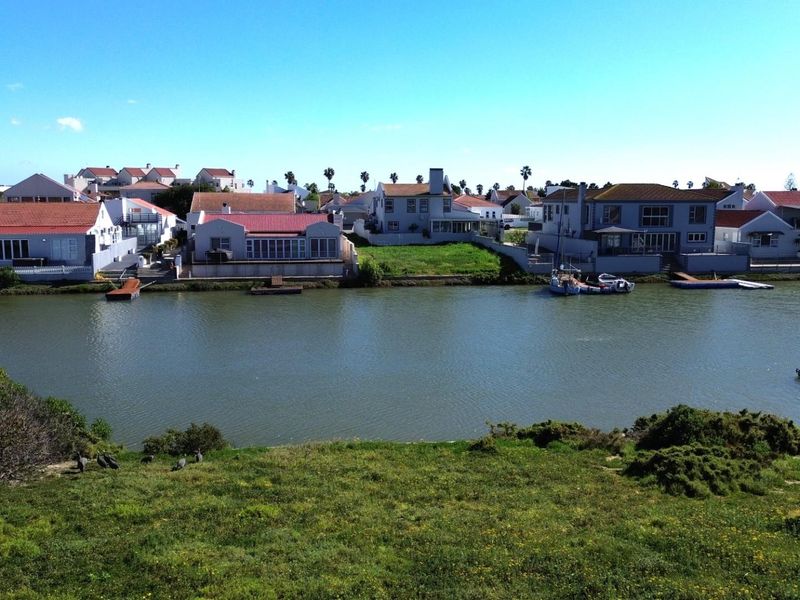 Exclusive Waterfront Stand with Jetty Rights in Prestigious Admiral Island - Photo 10