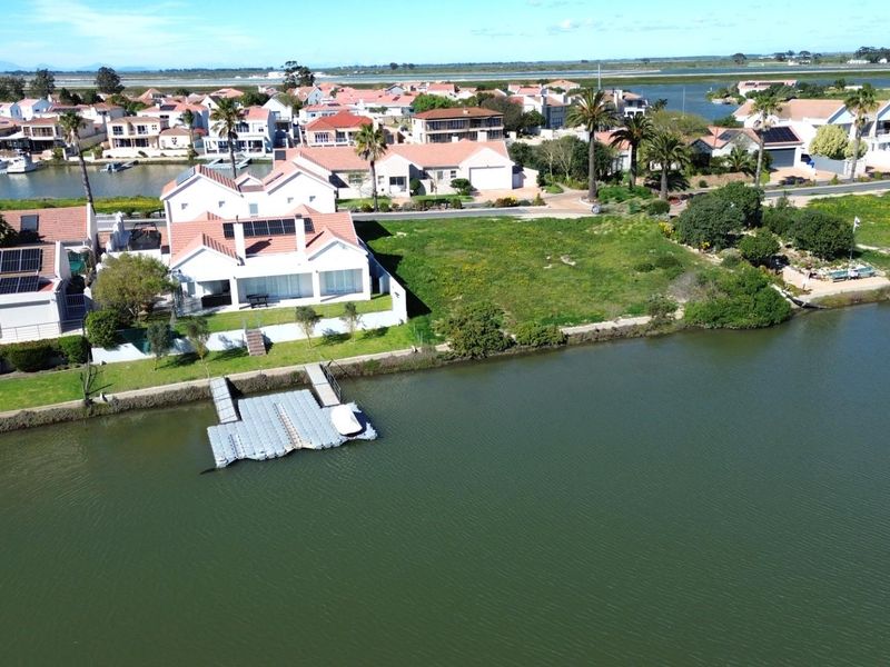 Exclusive Waterfront Stand with Jetty Rights in Prestigious Admiral Island - Photo 8