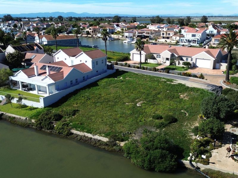 Exclusive Waterfront Stand with Jetty Rights in Prestigious Admiral Island - Photo 7