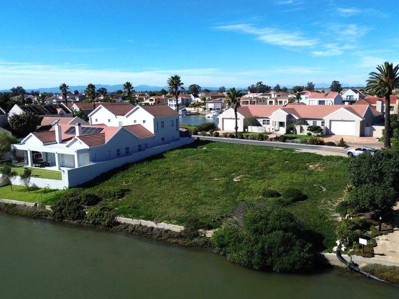 Exclusive Waterfront Stand with Jetty Rights in Prestigious Admiral Island - Photo 6