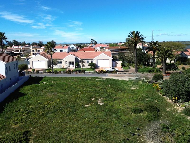 Exclusive Waterfront Stand with Jetty Rights in Prestigious Admiral Island - Photo 4