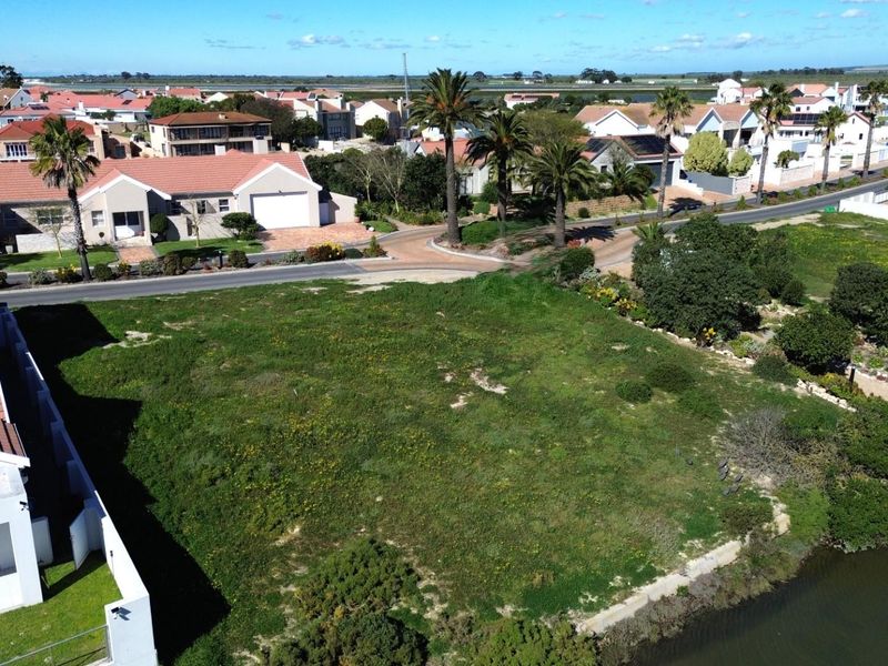 Exclusive Waterfront Stand with Jetty Rights in Prestigious Admiral Island - Photo 9
