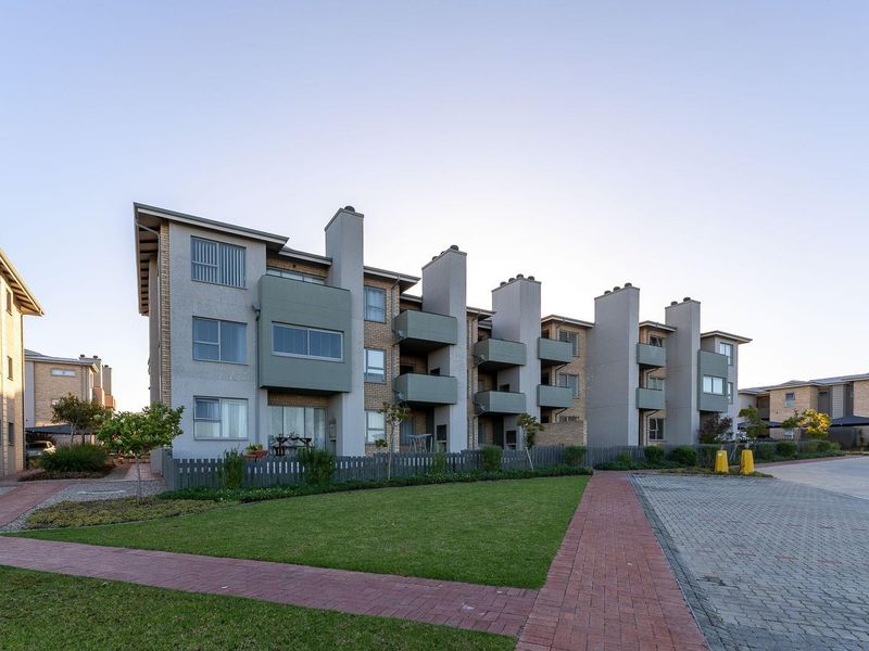 Modern 2-Bedroom First-Floor Apartment with Built-in Braai - Photo 1