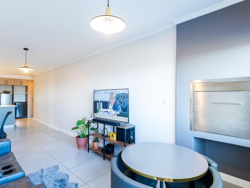 Modern 2-Bedroom First-Floor Apartment with Built-in Braai - Photo 9