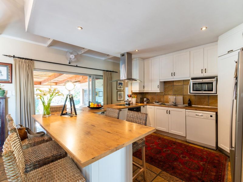 Four Bedroom House With Separate Flat In Groenvlei - Photo 9