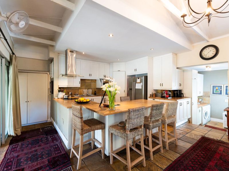 Four Bedroom House With Separate Flat In Groenvlei - Photo 8