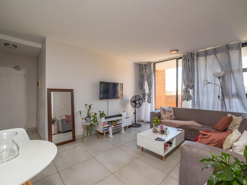 Ground Floor Opportunity in Secure Lombardy Meander - Photo 3