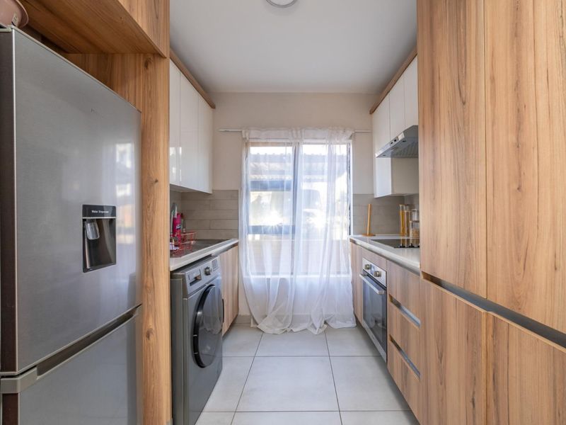 Ground Floor Opportunity in Secure Lombardy Meander - Photo 5
