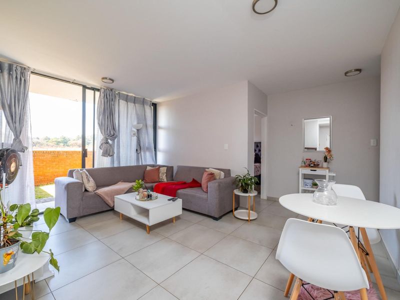 Ground Floor Opportunity in Secure Lombardy Meander - Photo 2