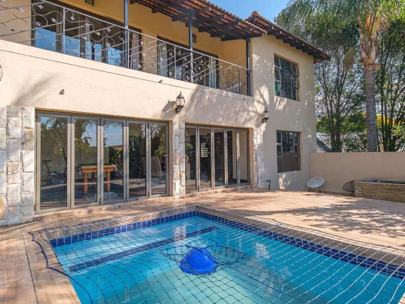 Discover Refined Estate Living in this Charming 4 Bedroom Featherbrooke Cluster - Photo 1