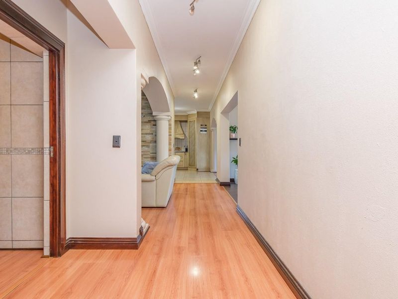 Discover Refined Estate Living in this Charming 4 Bedroom Featherbrooke Cluster - Photo 8