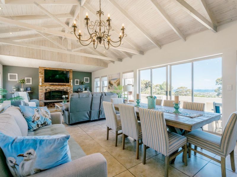 Luxury Coastal Living in Berghof Estate - Mountain and Ocean Views - Photo 5
