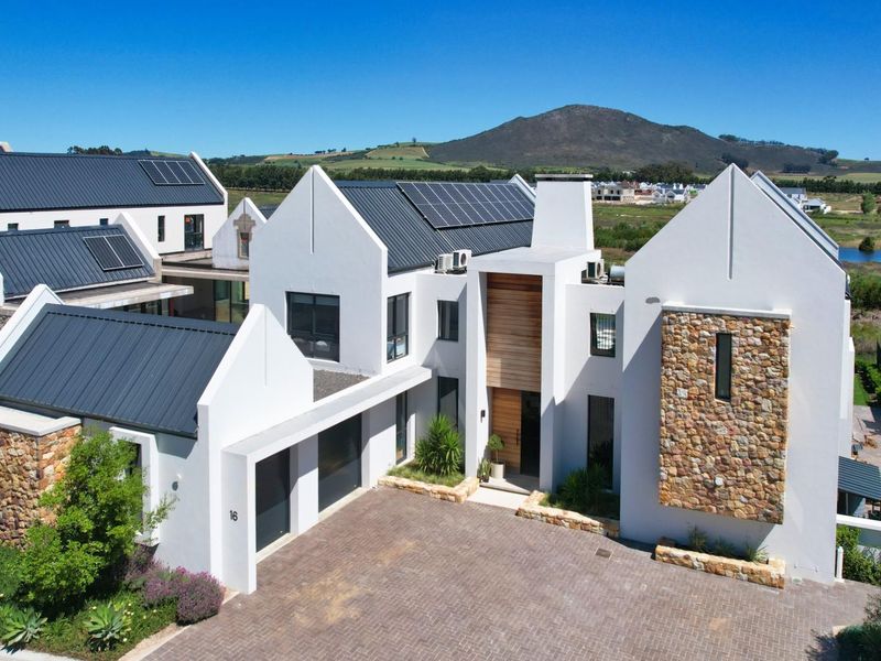 Luxurious Contemporary Living on a Prestigious Wine Estate - Photo 5