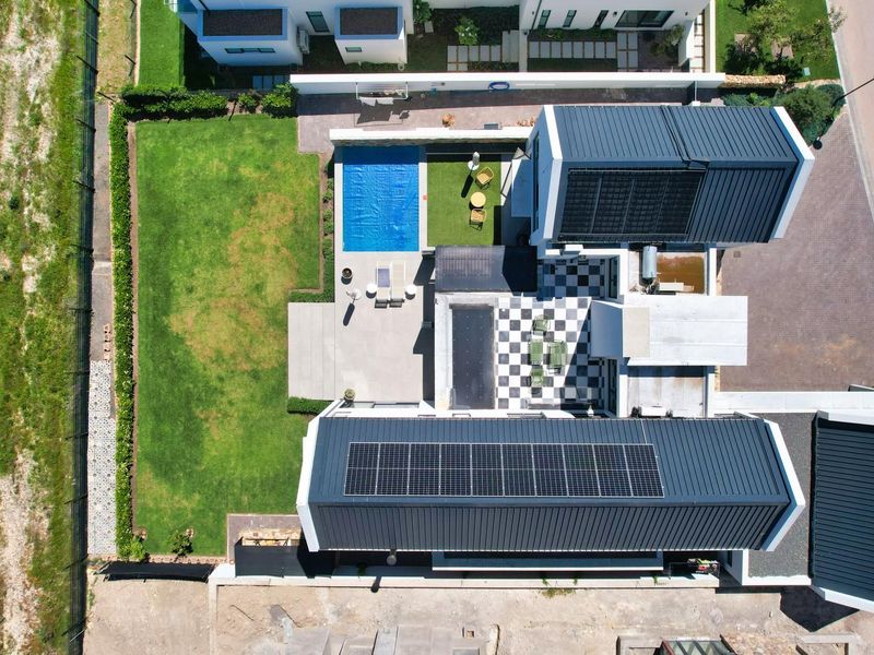 Luxurious Contemporary Living on a Prestigious Wine Estate - Photo 2