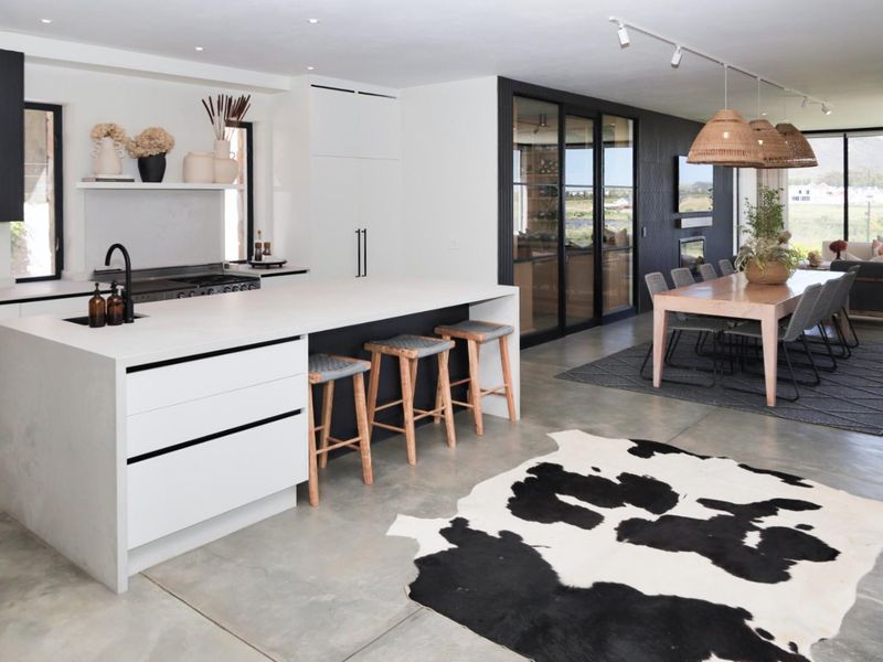 Luxurious Contemporary Living on a Prestigious Wine Estate - Photo 9