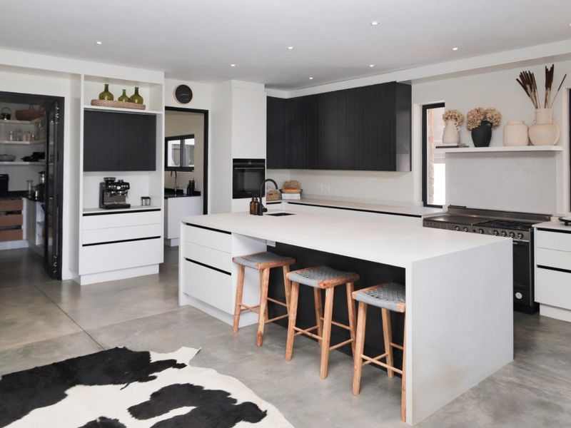 Luxurious Contemporary Living on a Prestigious Wine Estate - Photo 10