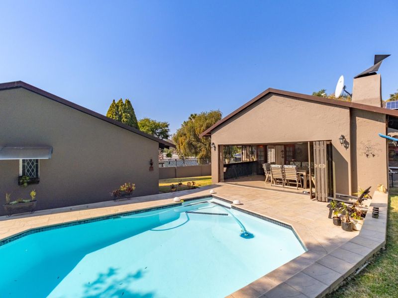 A Family Home That Truly Has It All in Olivedale! - Photo 5