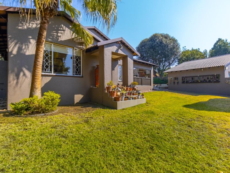 A Family Home That Truly Has It All in Olivedale! - Photo 8