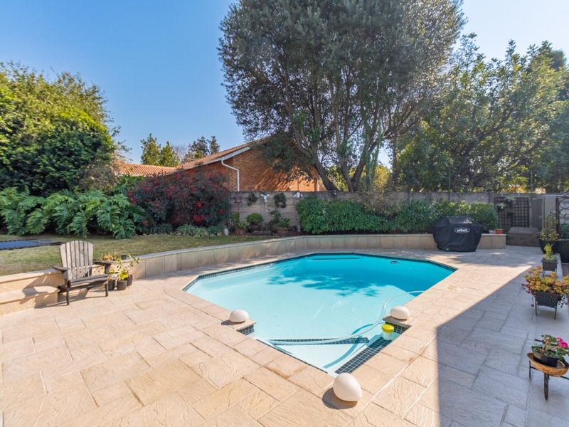 A Family Home That Truly Has It All in Olivedale! - Photo 4