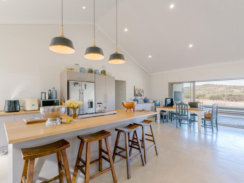 Lifestyle Farm with stylish 4 bedroom Farmhouse between Riversdale and Ladysmith - Photo 10