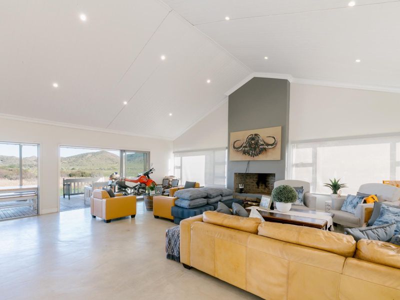 Lifestyle Farm with stylish 4 bedroom Farmhouse between Riversdale and Ladysmith - Photo 5