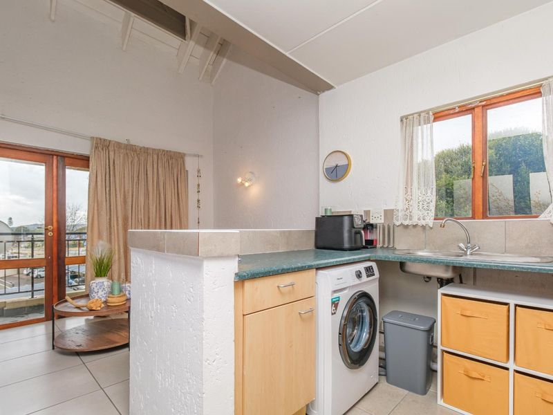 Charming Loft Apartment in the Heart of Randpark Ridge - Photo 4