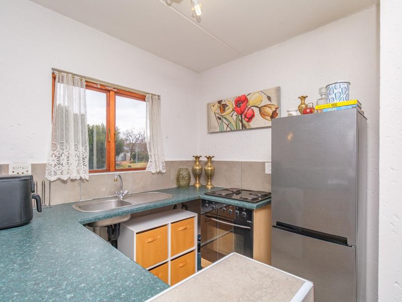 Charming Loft Apartment in the Heart of Randpark Ridge - Photo 6