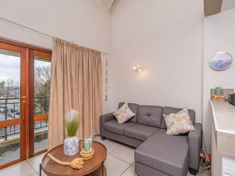 Charming Loft Apartment in the Heart of Randpark Ridge - Photo 2