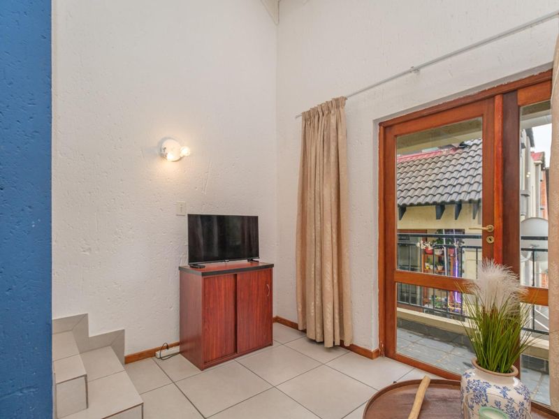 Charming Loft Apartment in the Heart of Randpark Ridge - Photo 3