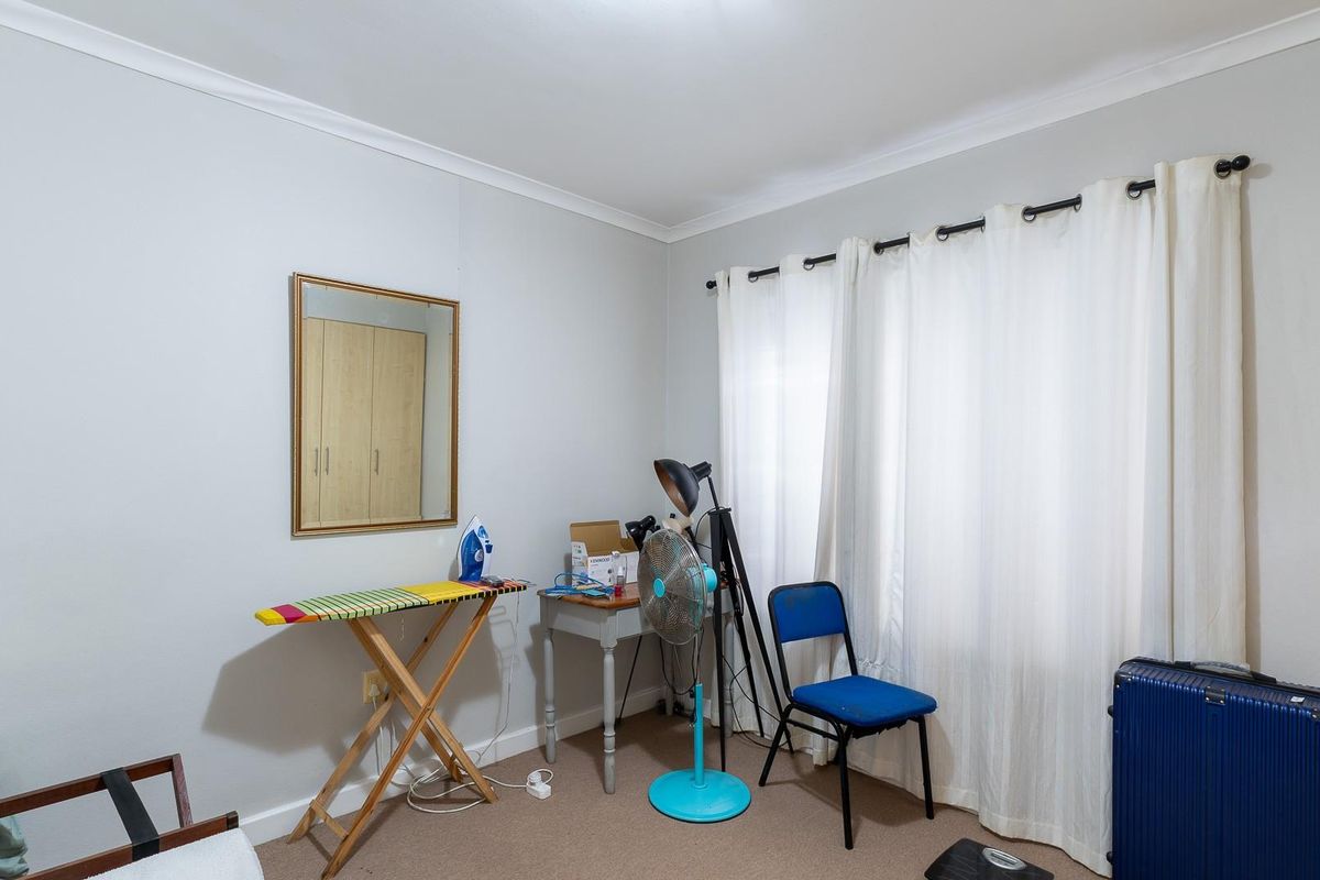A bedroom featuring neutral wall finishes, coving, and a window dressed with a curtain rod.