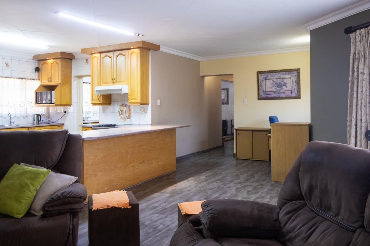 Family home in Golf Park - Photo 5