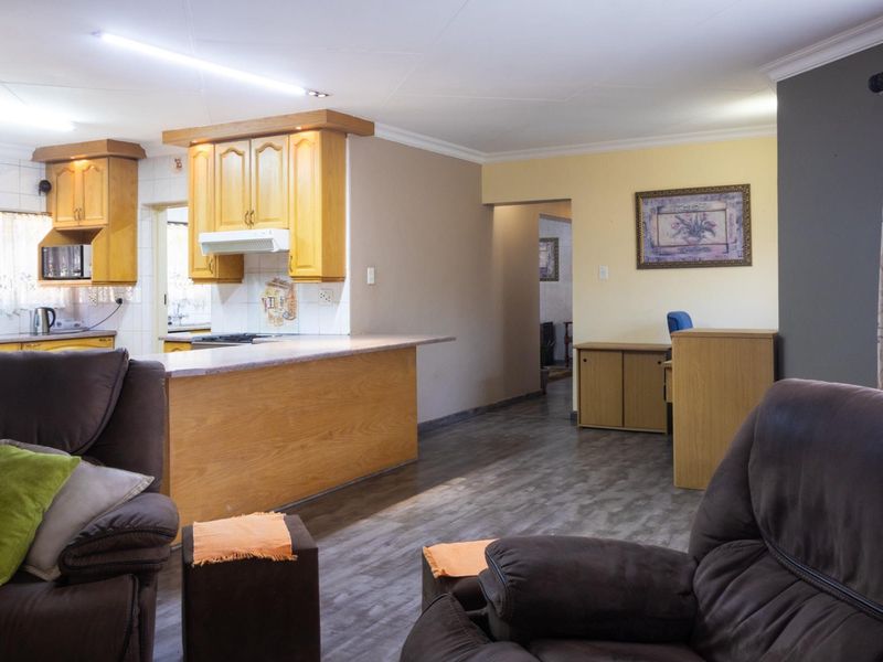 Family home in Golf Park - Photo 5