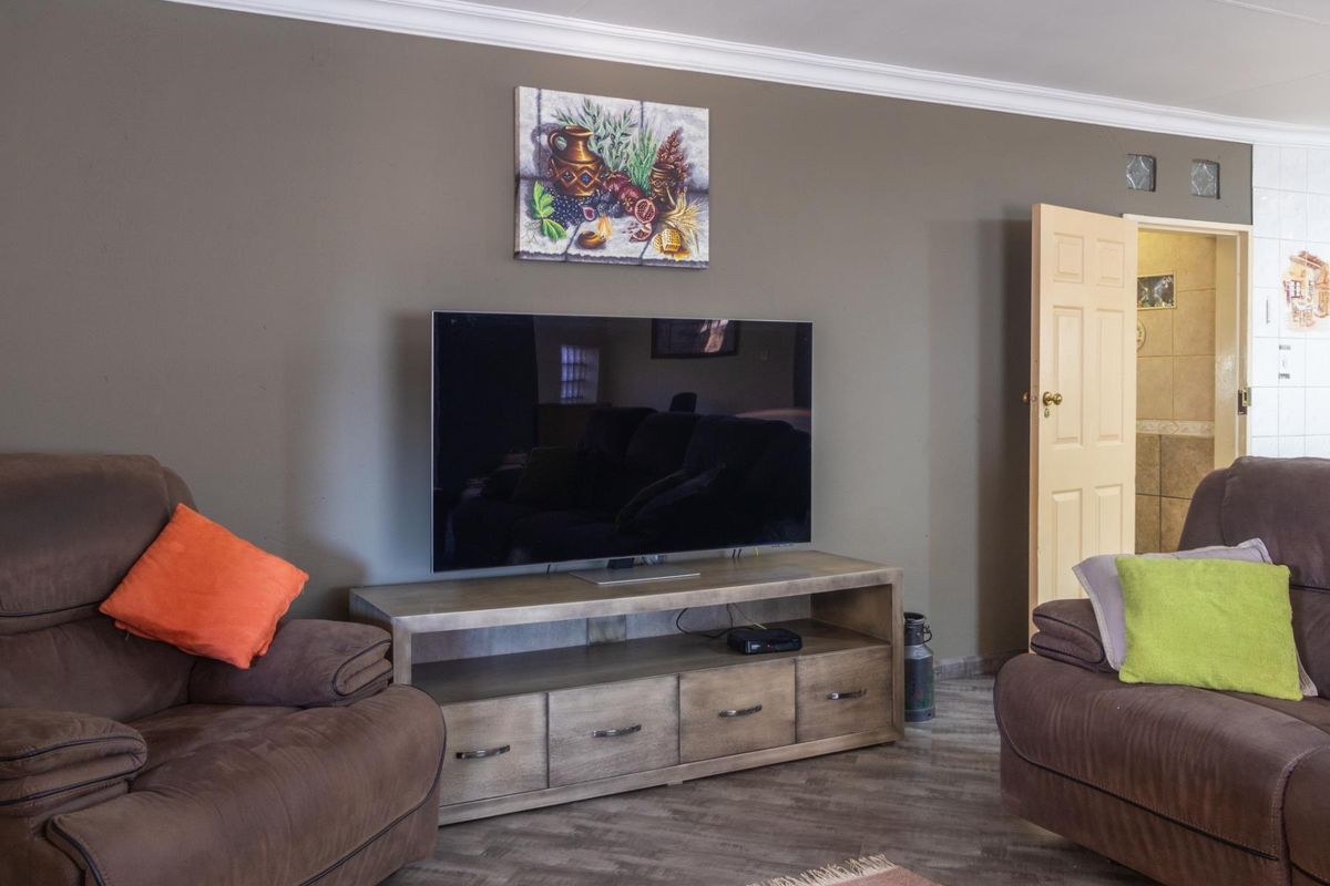 Family home in Golf Park - Photo 4