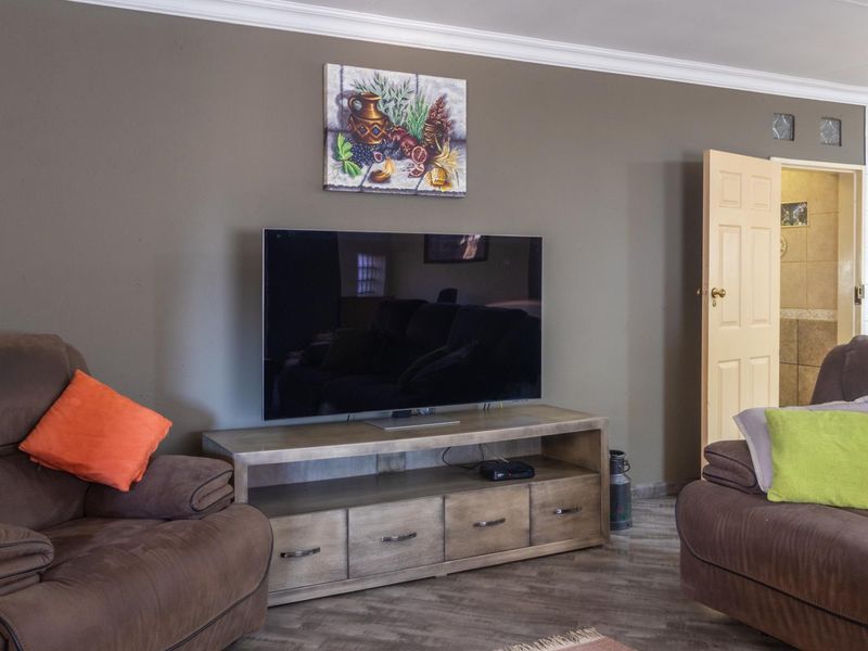 Family home in Golf Park - Photo 4