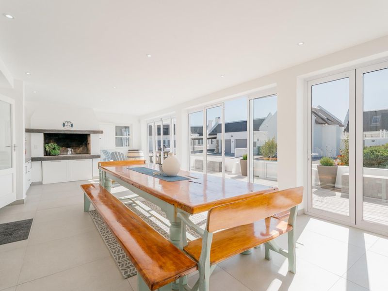 Exquisite 7 Bedroom Residence for sale in Jacobsbaai - Photo 7