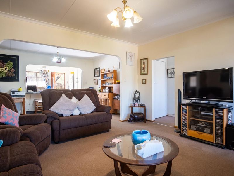 A home that offers space, comfort and beautiful surroundings in the heart of Amber Valley - Photo 10