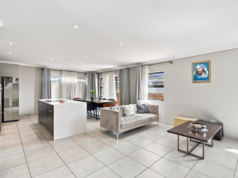 Modern 3-Bedroom Home in Lion Pride Lifestyle Estate - Photo 4
