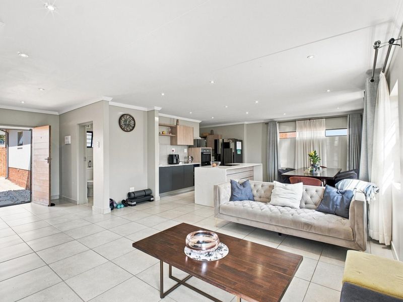 Modern 3-Bedroom Home in Lion Pride Lifestyle Estate - Photo 5