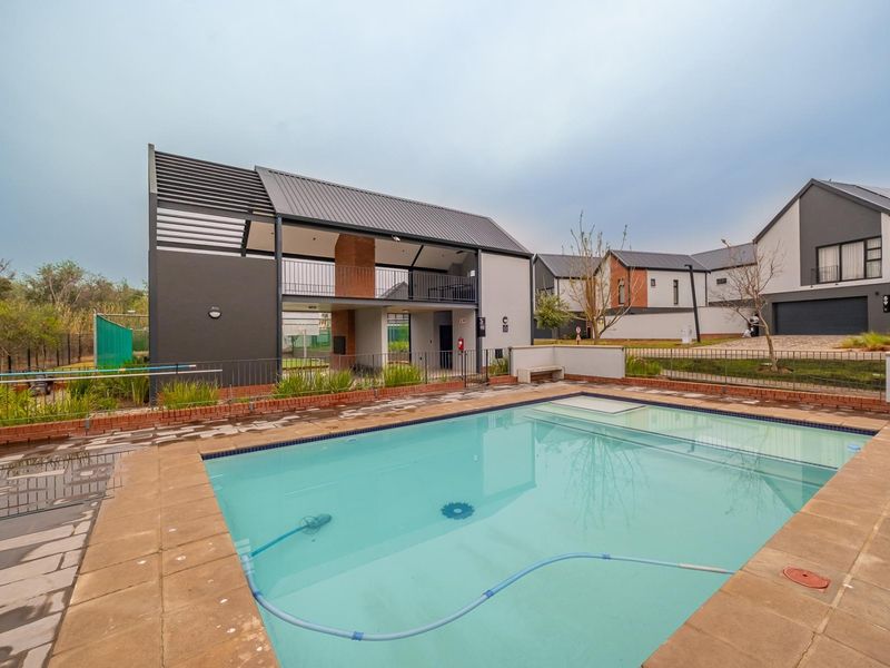 Contemporary Full-Title Living at 32 on Pine | Almost 80% Sold - Photo 3