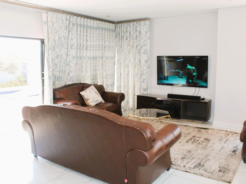 Fabulous 4 bedroom property in Midstream Meadows - Photo 7