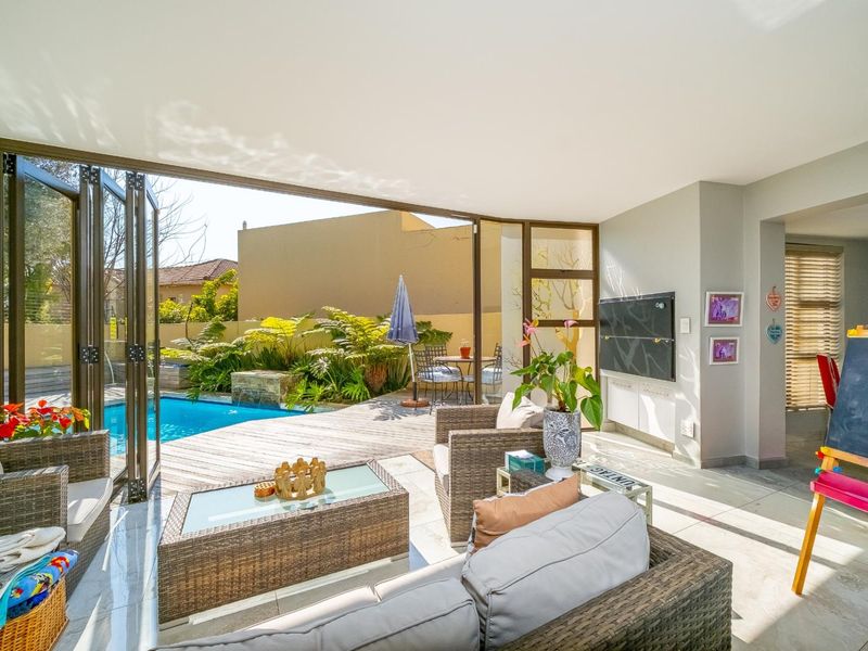Renovated 5 Bedroom Family Home with Lonehill Koppie Views - Photo 2