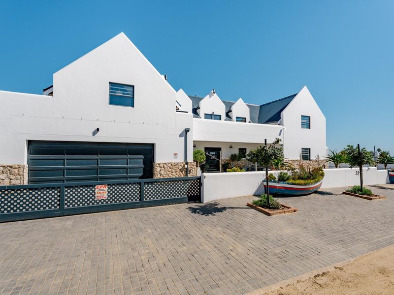 Expansive 8 Bedroom Home with Separate 2 Bedroom Granny Flat. - Photo 3