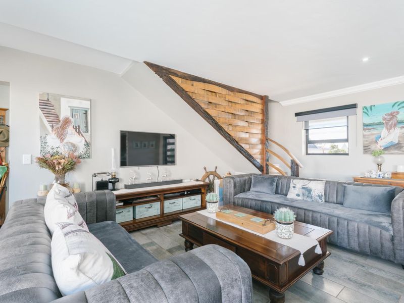 Expansive 8 Bedroom Home with Separate 2 Bedroom Granny Flat. - Photo 6